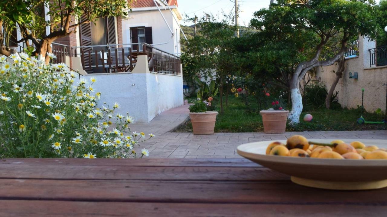 Modern Apartment With Garden กิสเซมอส ภายนอก รูปภาพ