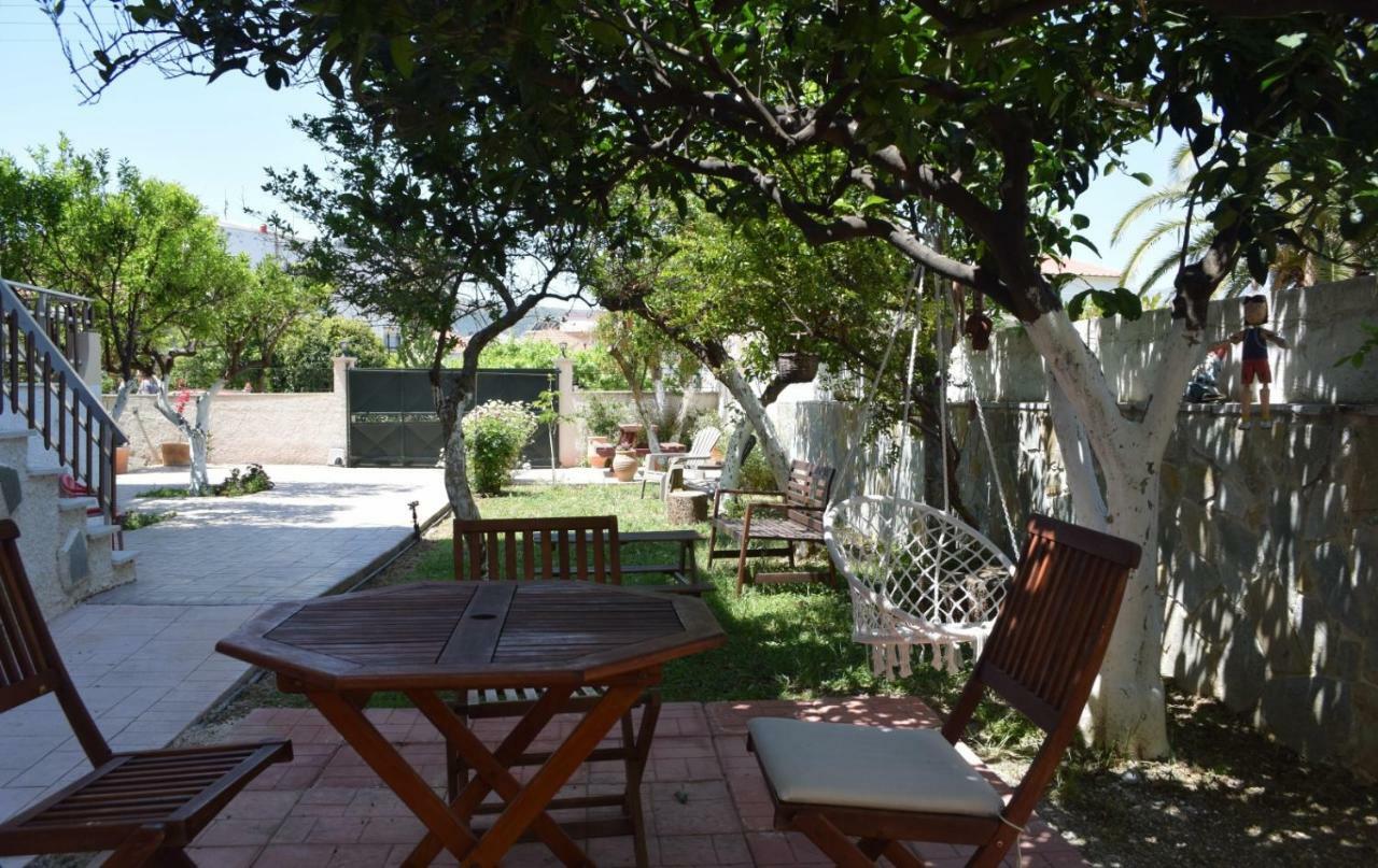 Modern Apartment With Garden กิสเซมอส ภายนอก รูปภาพ