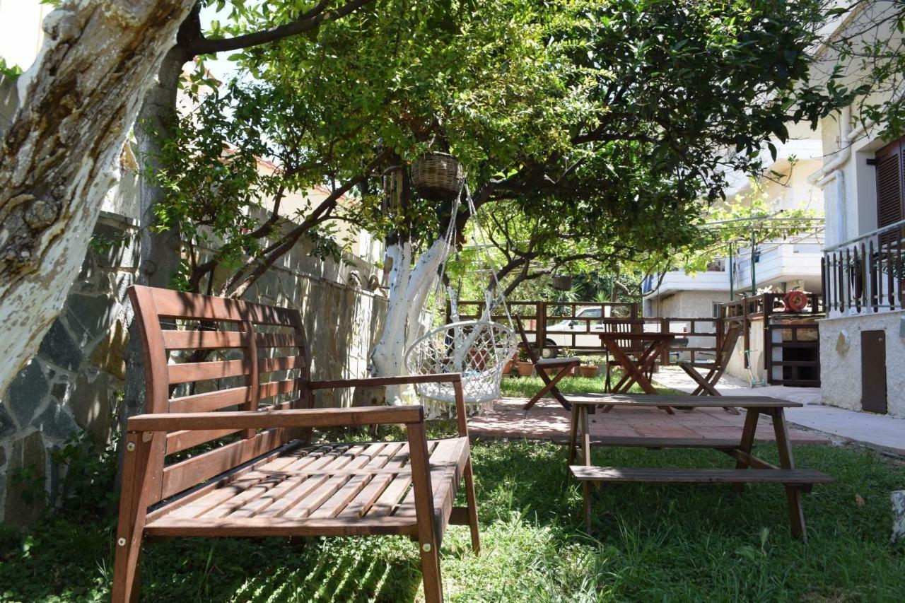 Modern Apartment With Garden กิสเซมอส ภายนอก รูปภาพ