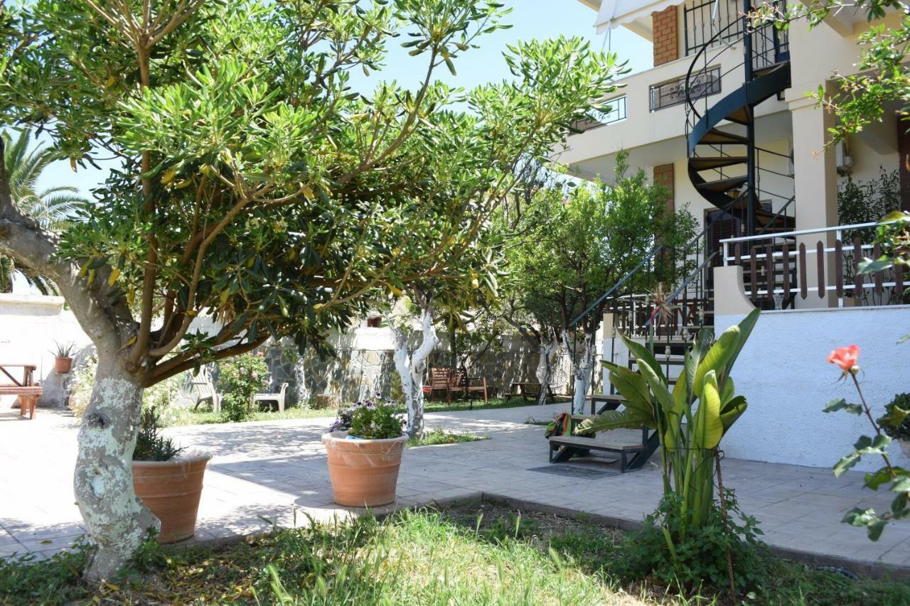Modern Apartment With Garden กิสเซมอส ภายนอก รูปภาพ